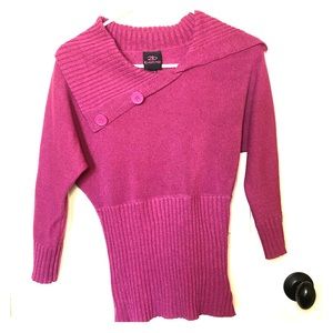 Womens 2B Bebe fold over button sweater in Magenta